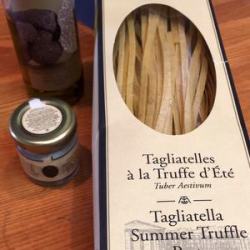 フランス語のパッケージに入ったパスタと塩