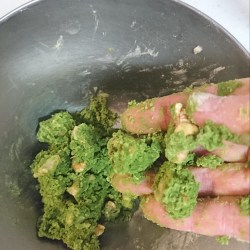 ボウルの中で抹茶クランブルの完成