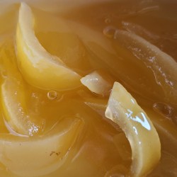 日向夏ピールをシロップで煮ている