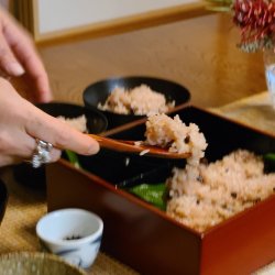 お重に入ったお赤飯