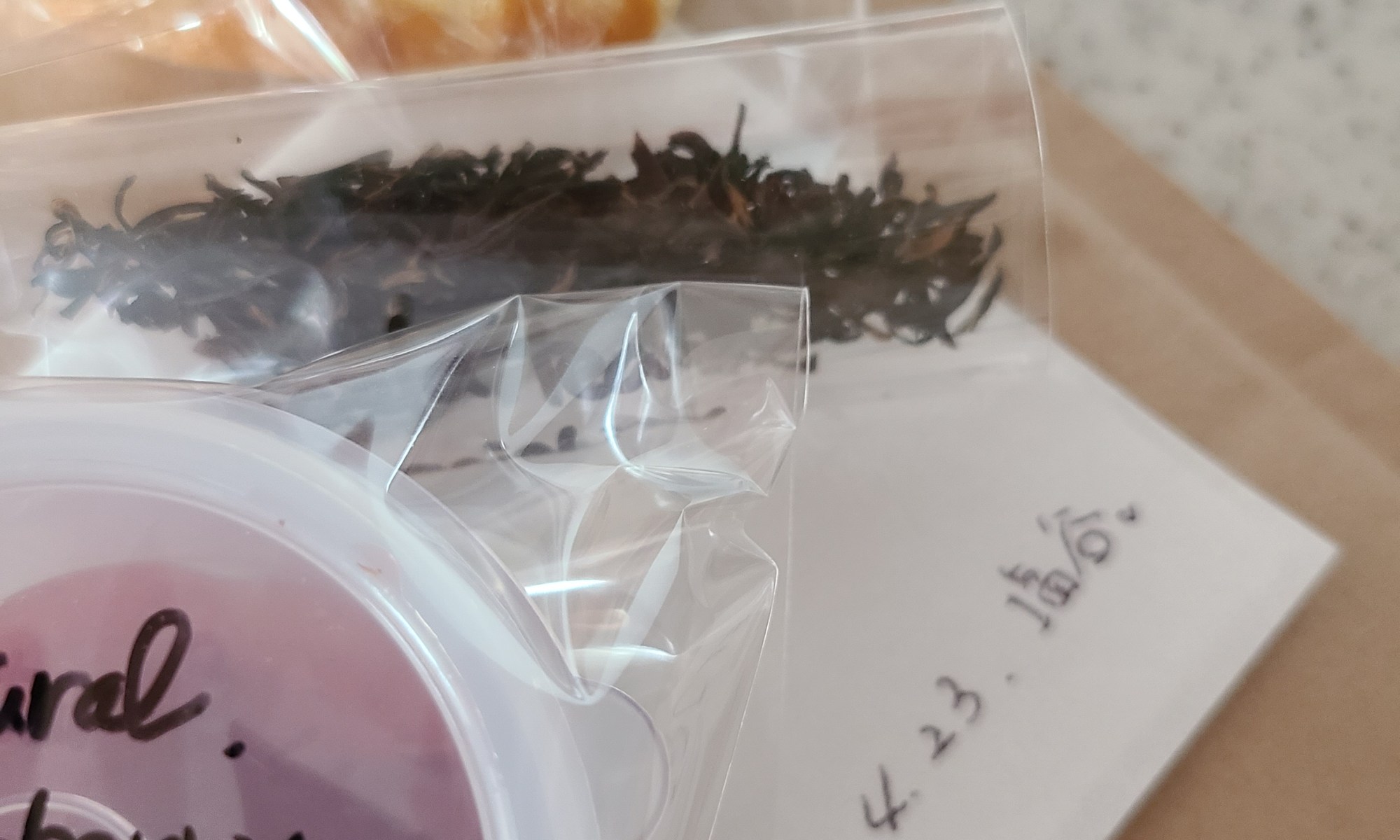 発送するレシピとジャムとスポンジと紅茶