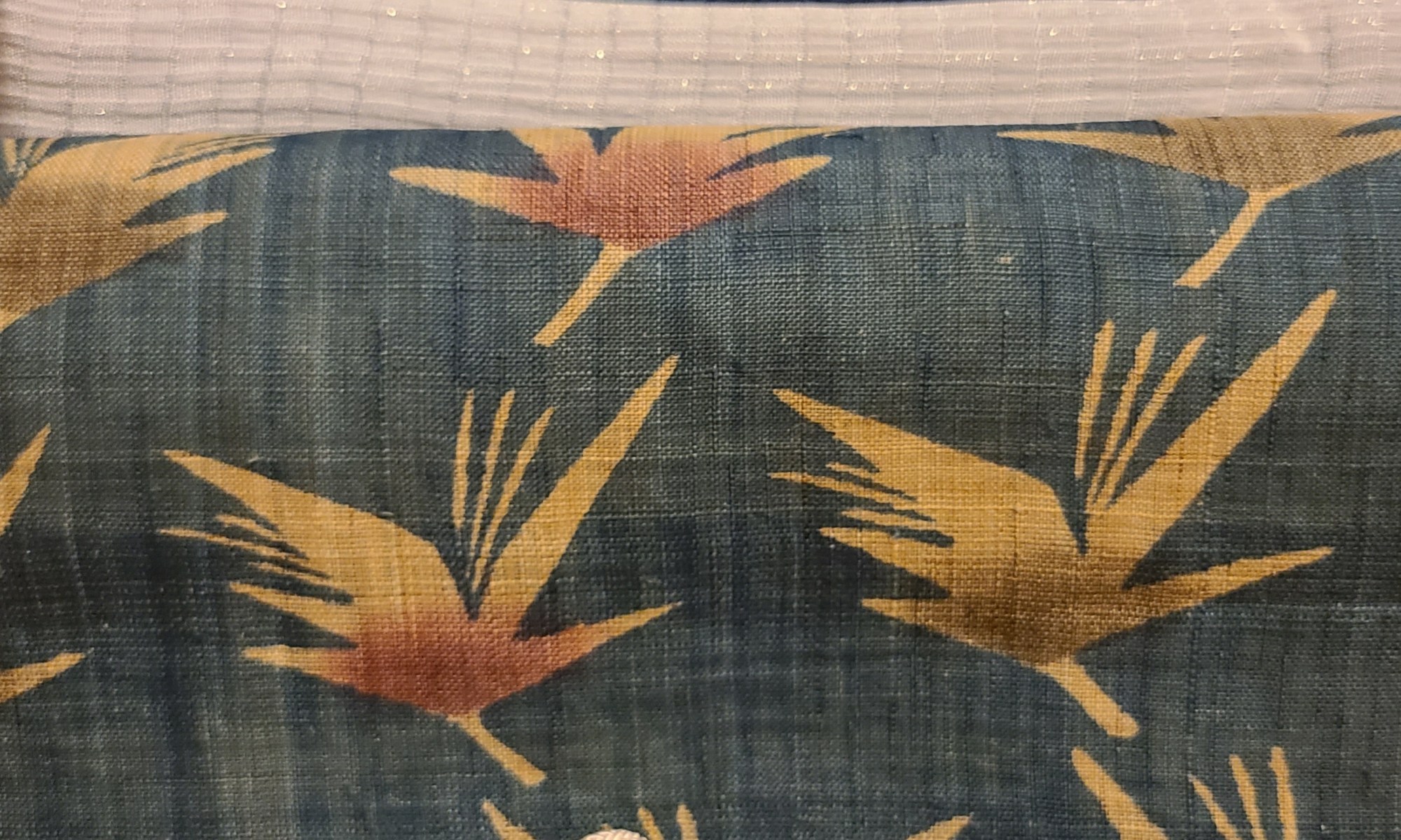 帯と着物、帯揚げ帯締めを並べてコーディネート