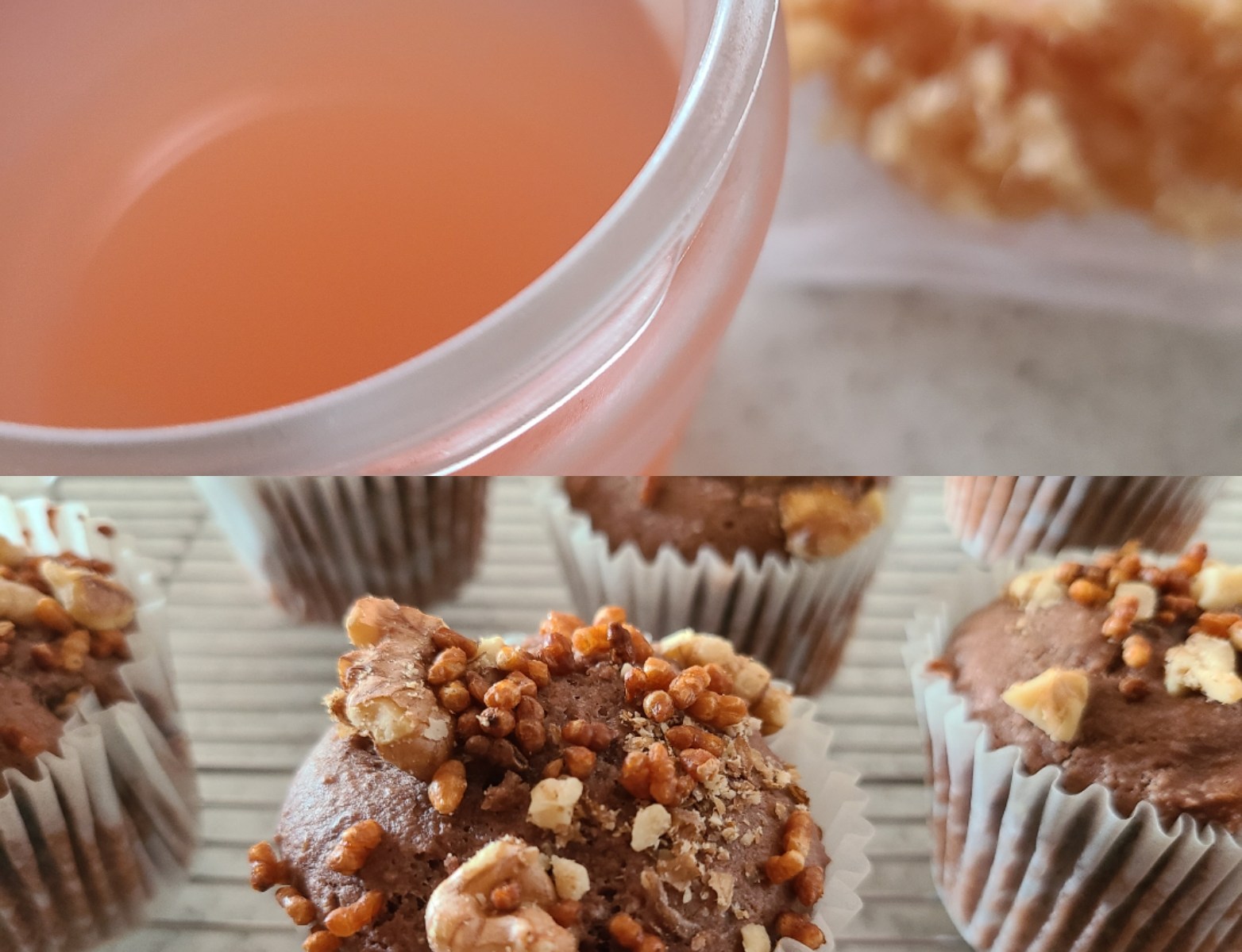 ガラス瓶に入ったピンク色のシロップとラックに並ぶカップケーキ