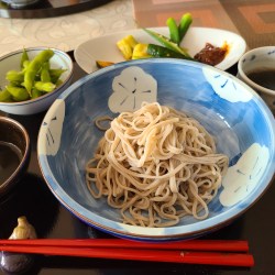 ざる蕎麦と野菜の梅味噌添え&枝豆