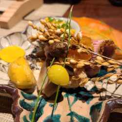 銀杏や稲穂、栗をあしらった秋の１皿