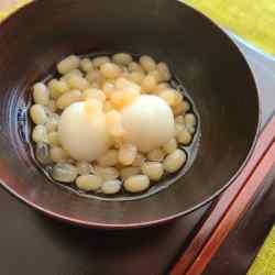 漆器椀に白小豆ぜんざいが