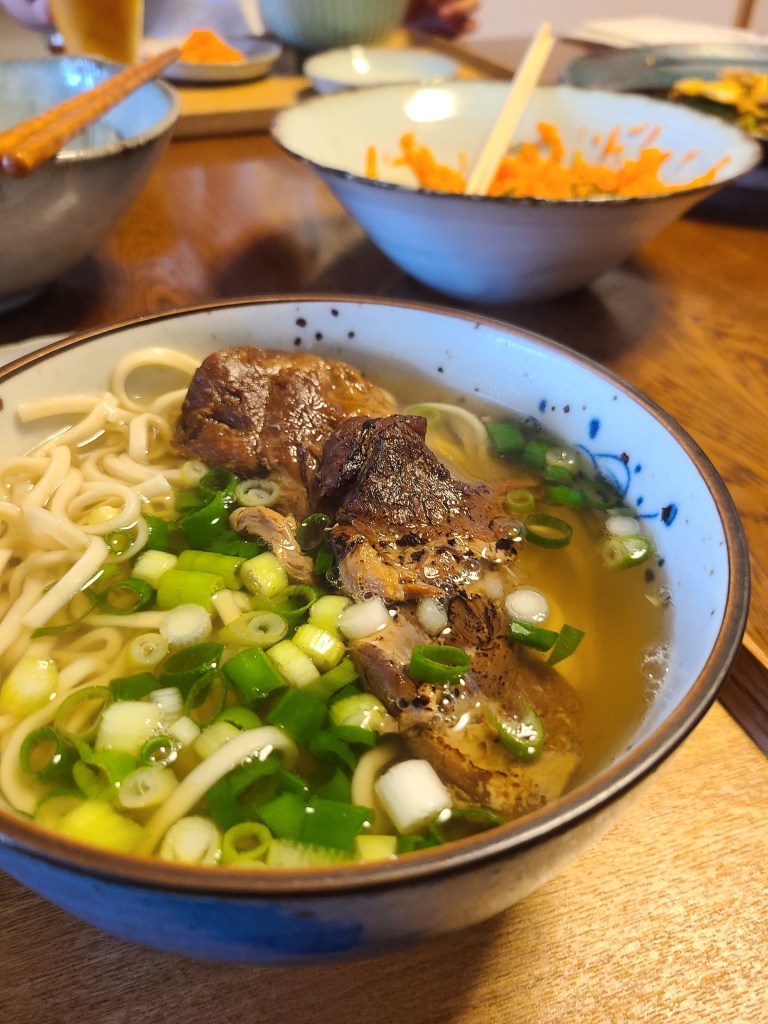ソーキ蕎麦が盛り付けてあります