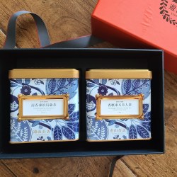 箱詰めされた台湾茶の缶が2つ並んでいます