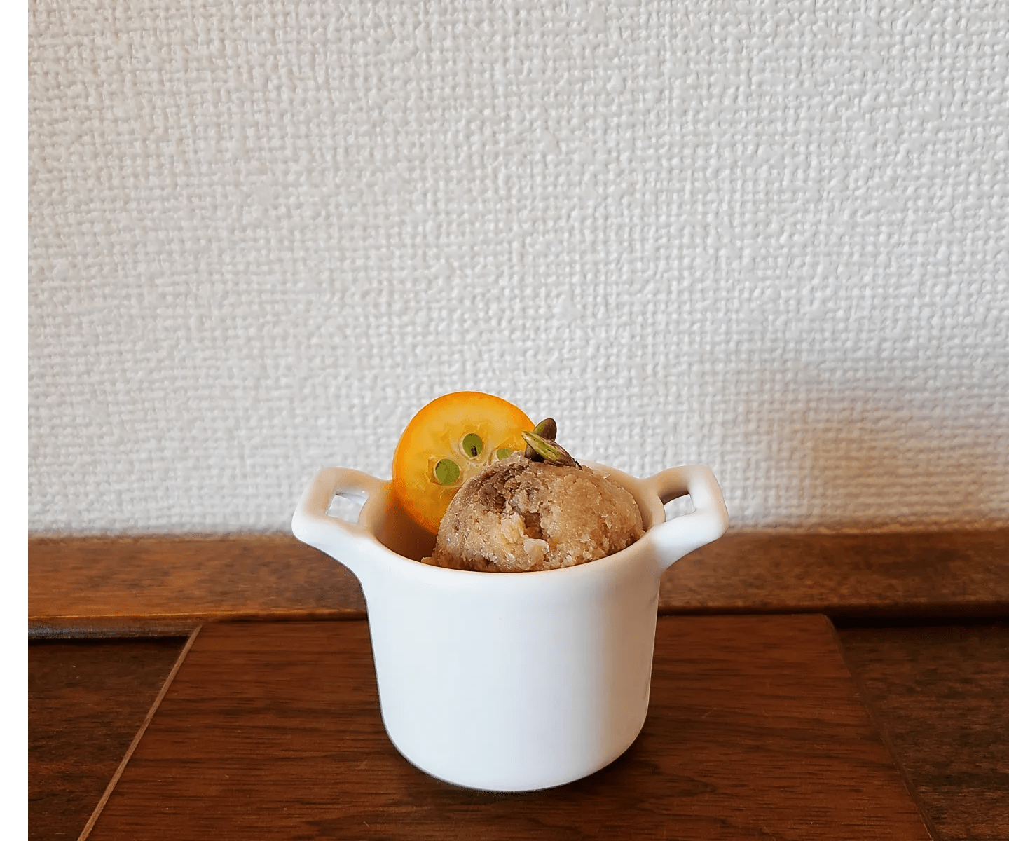白カップにジェラートと金柑スライス