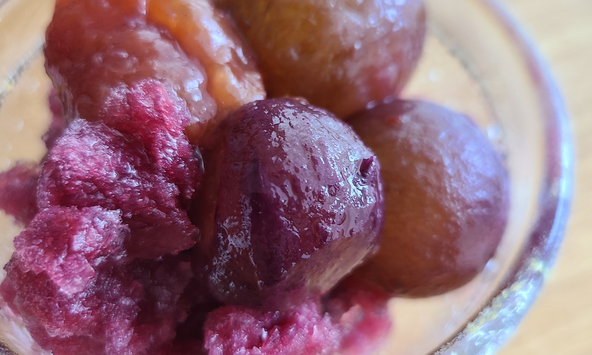 ガラスカップに葡萄とグラニテが盛り付け