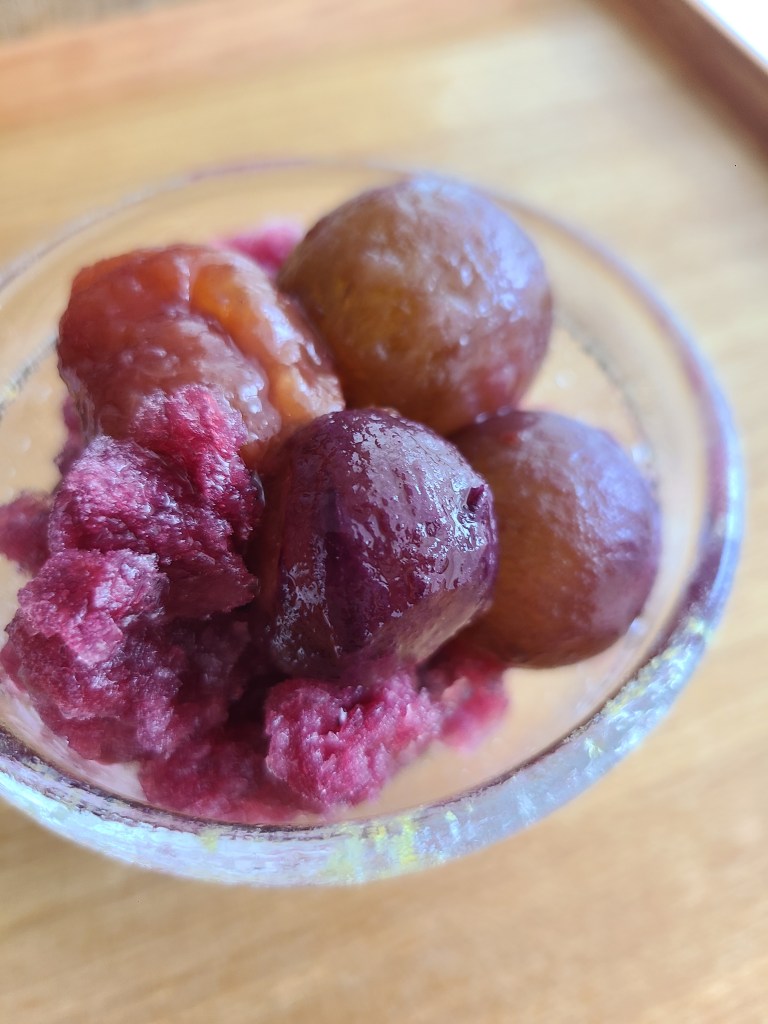 ガラスカップに葡萄とグラニテが盛り付け