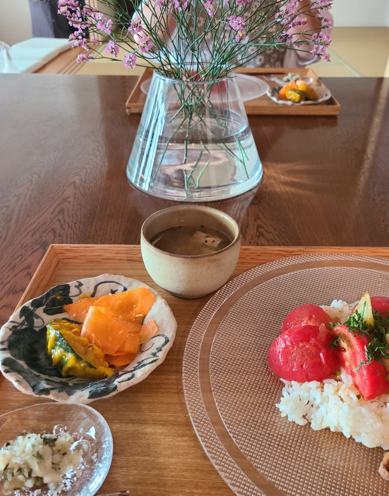 7月セゾン料理が盛り付けられている