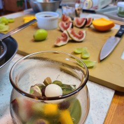 9月セゾンスイーツが盛り付け作業風景