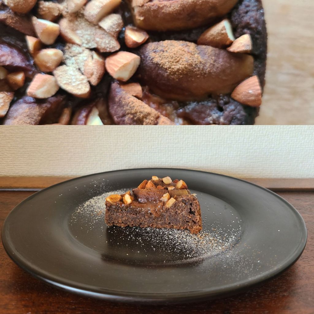 焼き上がったホールケーキ&カットしたケーキか黒皿に。