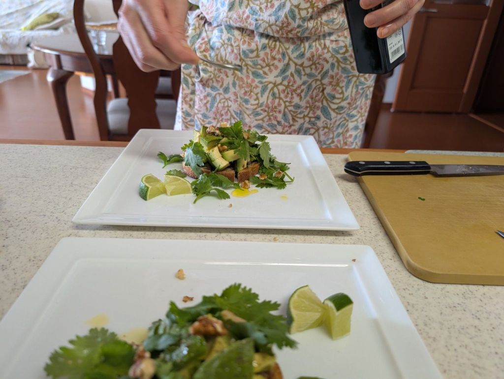 お料理の仕上げをしている風景